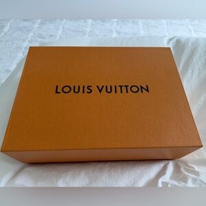 Louis Vuitton Brand new bumbag
Never worn box papers